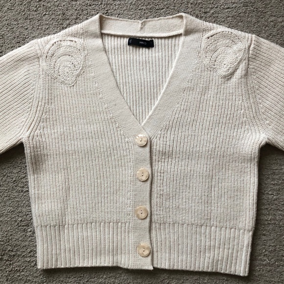 MANGO V- neck Cardigan Sweater.NWOT. - Picture 3 of 3